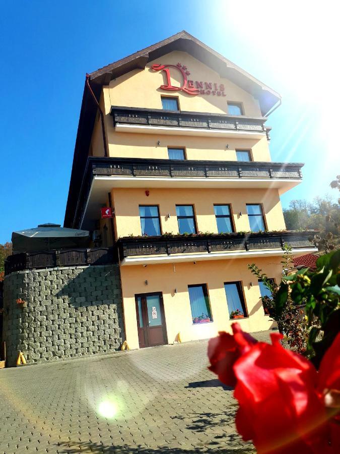 Hotel Dennis Mediaş Exterior foto